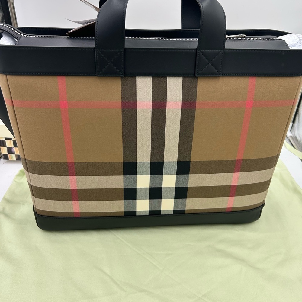 Women's Burberry Ormond giant leather check tote bag made in Italy NWT - Picture 9 of 14